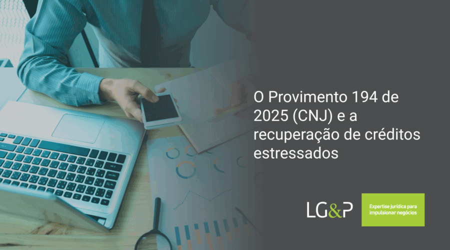 Advogado acessando sistema da CEP com certificado digital para investigação patrimonial de devedor empresarial