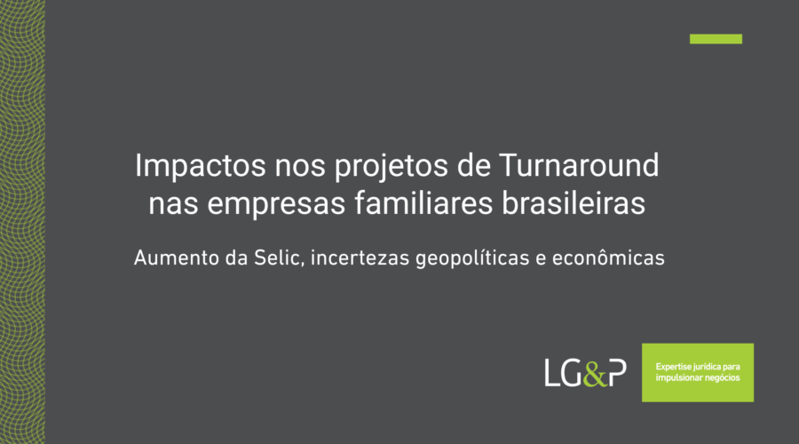 Reunião entre sócios e advogados para discutir estratégias jurídicas de reestruturação em cenário de alta da Selic e crise global